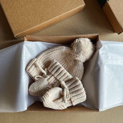 Baby Gift Box - Cappello e Scarpine Minimal in Cotone - Baby Clothes - Baby Rainbow Shop - P.IVA 04847500230